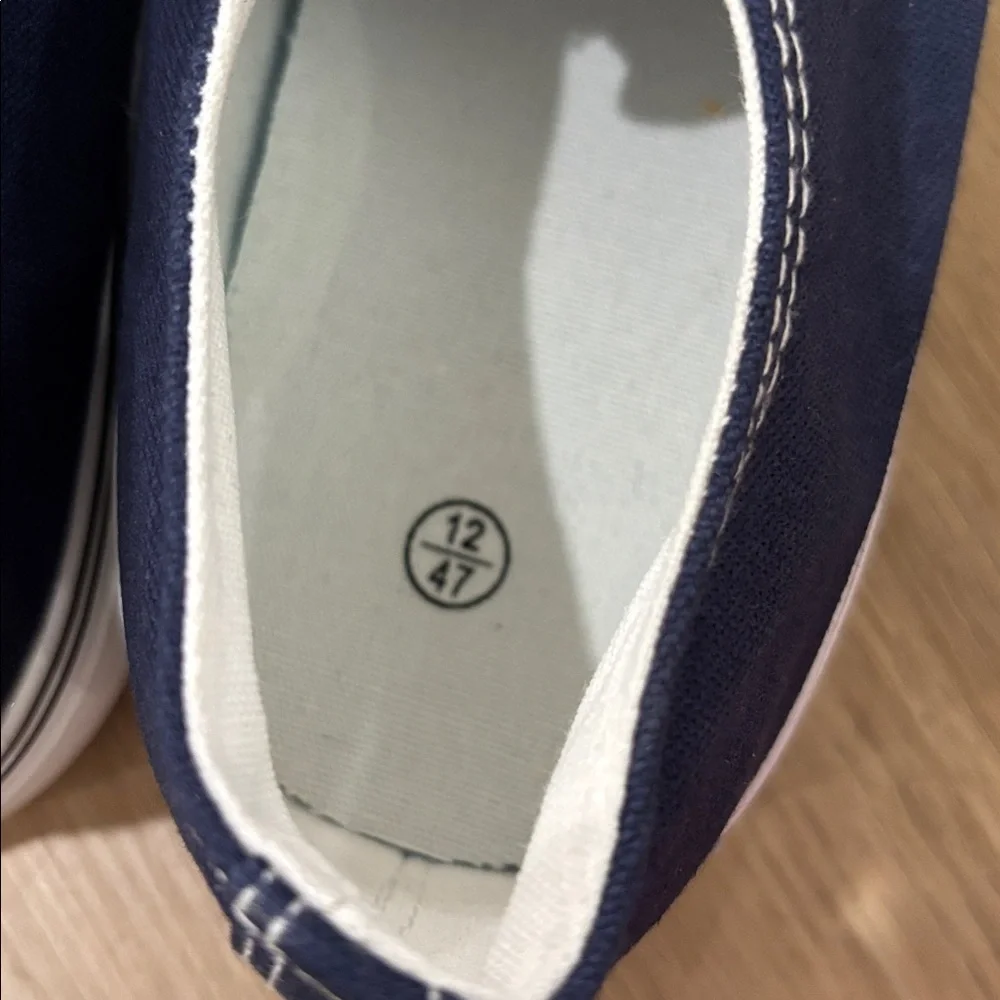 NEW Men’s Lace Up Canvas Sneakers - Picture 5 of 5